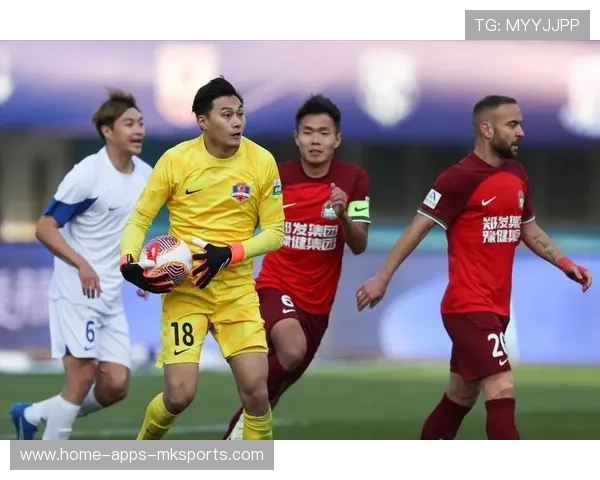 河南队扣除6分处罚，李玮锋现身训练场督战