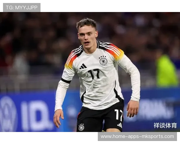 莱万领衔拜仁完成中路渗透，前场配合复杂多样——现代进攻体系的全景解读